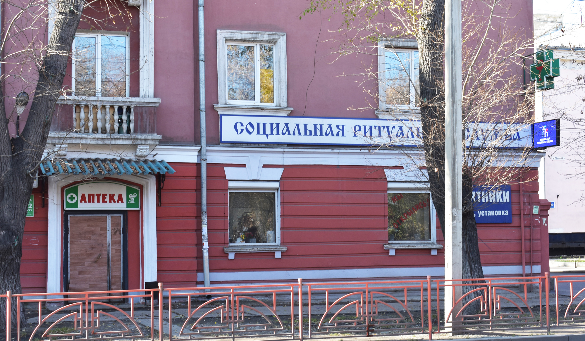 Репортаж «Шторма» из Иркутска, где от отравления бояркой погибли 78 человек, но народ не перестал пить: узнали предпочтения и рецепты выживших undefined