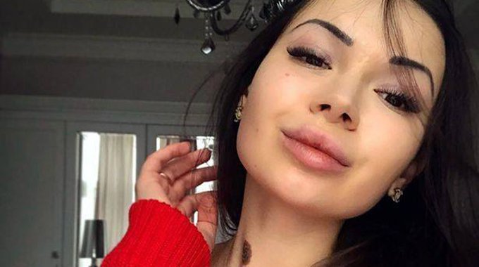 Требование защиты о домашнем аресте судья отклонил, опасаясь, что девушка может совершить побег