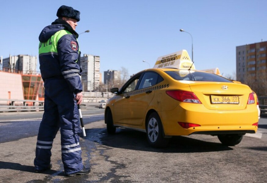 Пользователи в Сети возмутились поведением таксистов