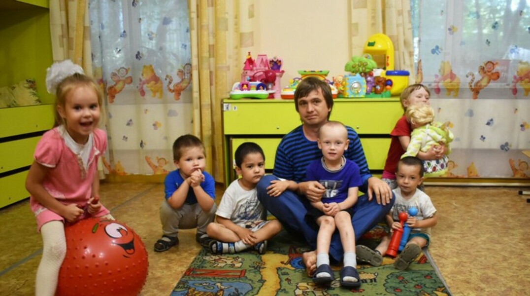 История об иркутском бизнесмене, который вместо покупки очередного особняка открыл социальную гостиницу для женщин с детьми