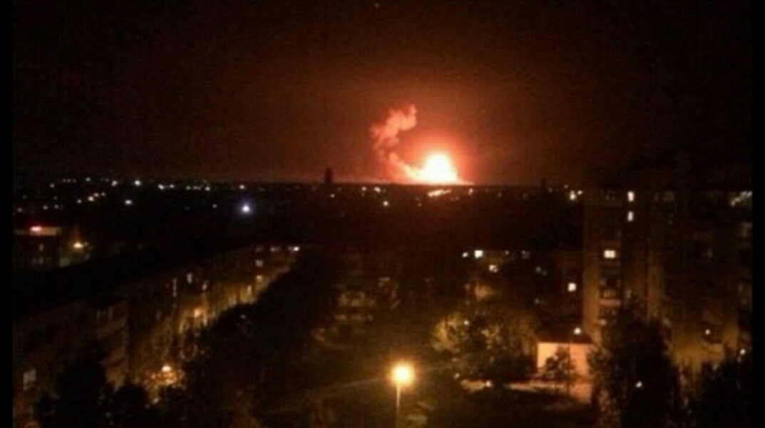 Пожар бушует уже 12 часов, потушить его невозможно