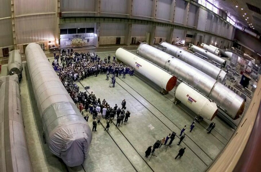 Он также поручил Совету нацбезопасности и обороне страны расследовать историю о возможной передаче украинских военных технологий Пхеньяну