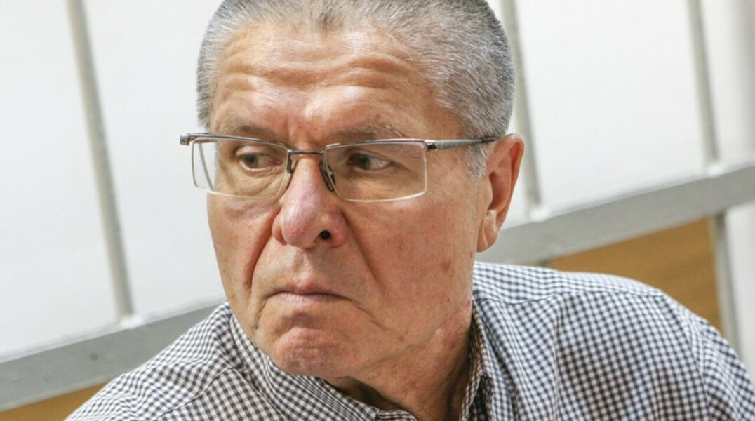 Ранее Алексей Улюкаев обвинил Олега Феоктистова в провокации взятки, в результате которой он попал под следствие