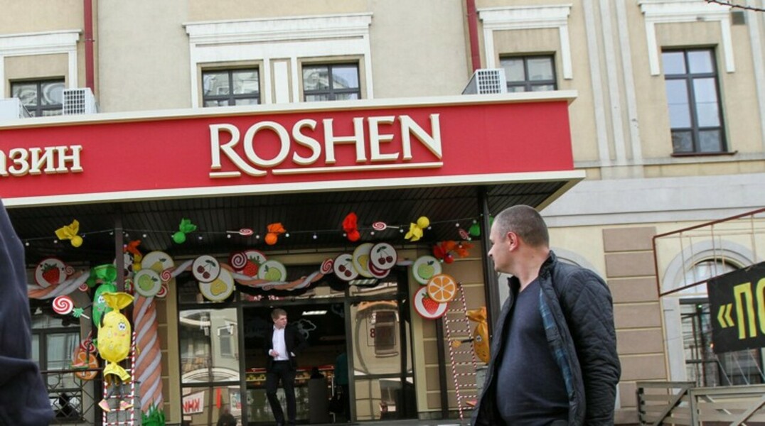СБУ поймала пенсионера, подкладывавшего георгиевские ленты в конфеты Roshen — Daily Storm