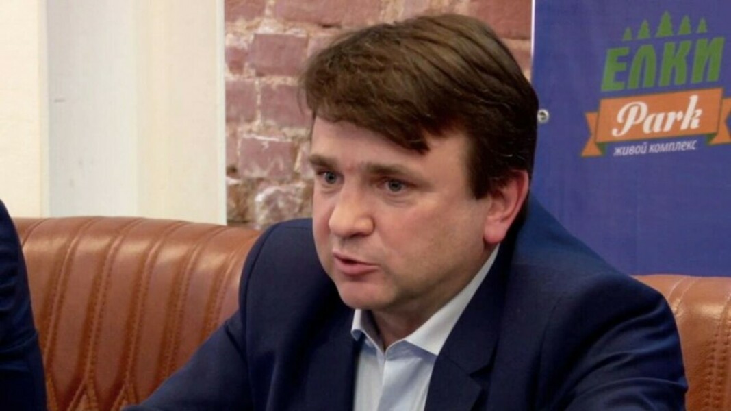 Автор программы «Пока все дома» заявил, что «Первый канал» поддерживает скандал с детьми-сиротами, чтобы скрыть бегство ведущих