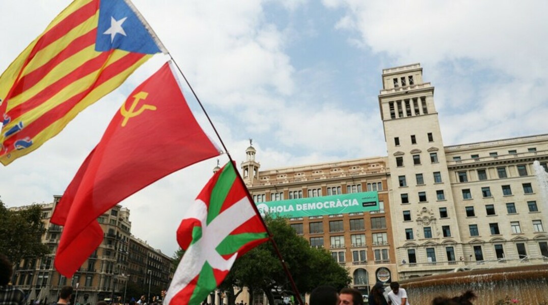 Репортаж «Шторма» из Барселоны, где движение за независимость напоминает причудливую смесь Донбасса, традиционных испанских праздников и «детских митингов» Алексея Навального