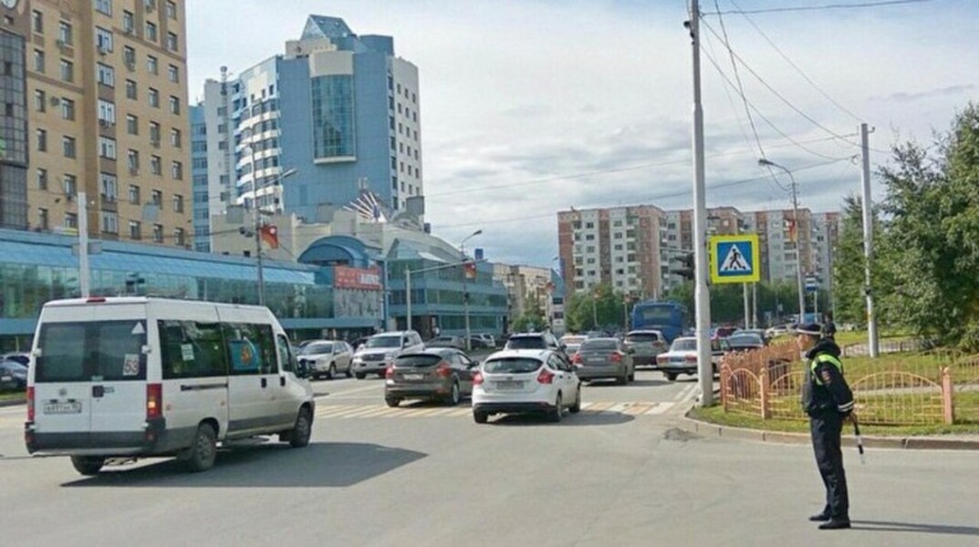 В центре Сургута мужчина в черном капюшоне устроил резню — Daily Storm