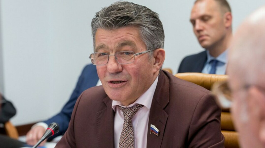 Пост главы комитета верхней палаты по обороне со среды будет вакантным