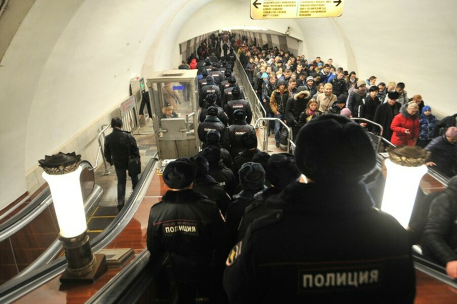 При подключении к бесплатному интернету вместо привычной рекламы пассажиры получили угрозы