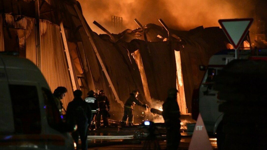 Пожар охватил 2,4 тысячи квадратных метров