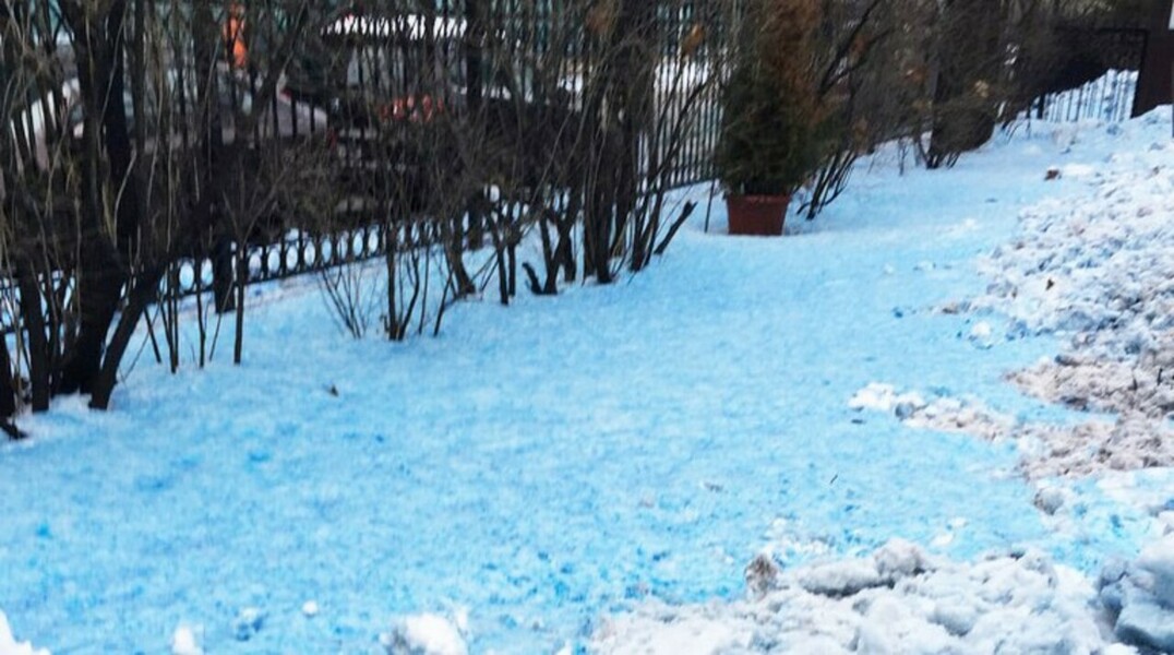 Необычные зимние осадки увидели на Петроградской стороне