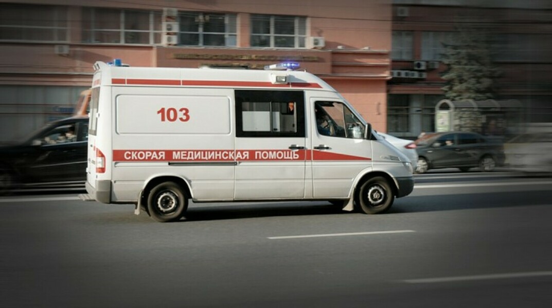 Сначала у мужчины порвался глаз, а потом ему отрезали руку