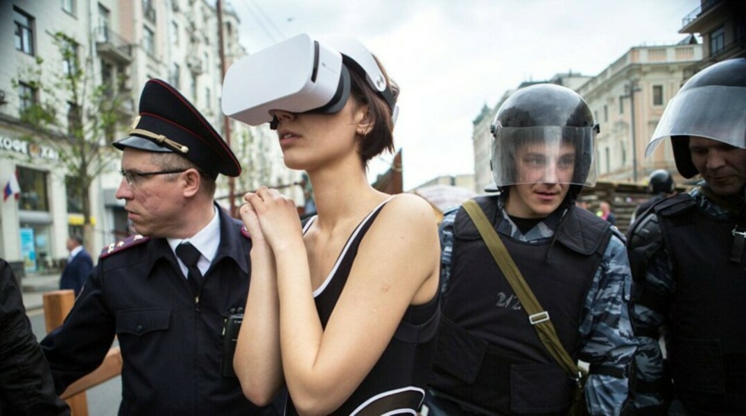 Задержанную художницу в VR-шлеме из ОВД увезли в психбольницу — Daily Storm