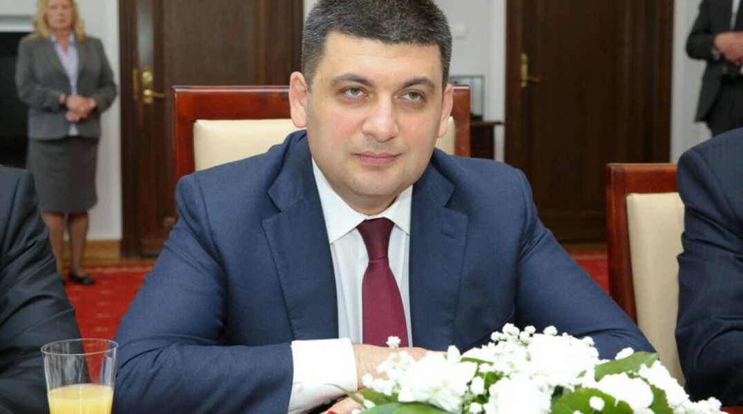 Когда слова закончились: Савченко показала средний палец Гройсману — Daily Storm