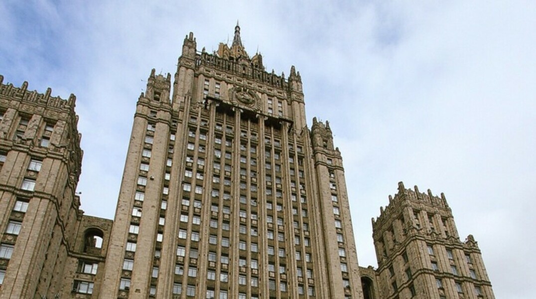В ведомстве заявили, что в России могут остаться максимум 300 представителей американской дипмиссии