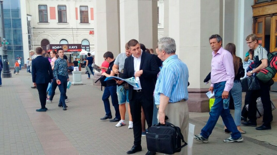 Полиция не может привлечь к ответственности уличных промоутеров, которые за вознаграждение собирают персональные данные граждан