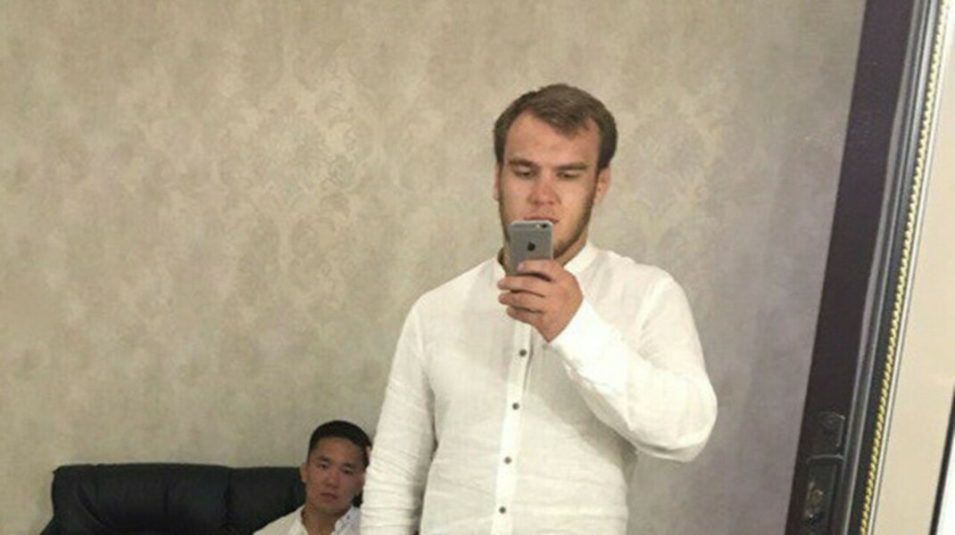 По словам очевидцев, мастер спорта погиб от удара ножом в шею