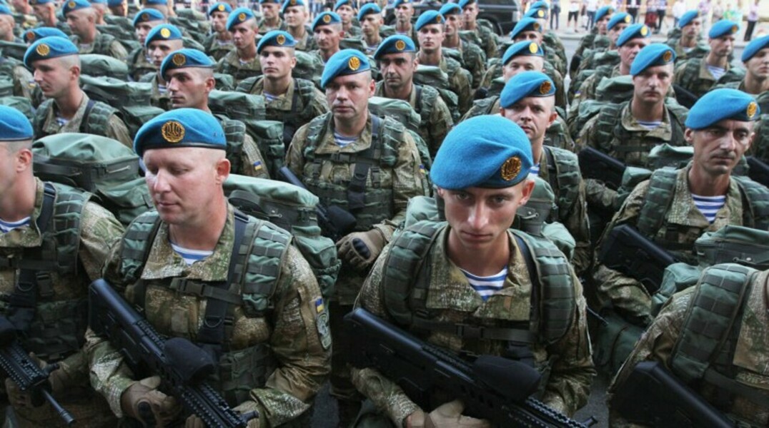 Россия готова за счет бюджета решить жилищные проблемы бывших украинских военнослужащих, оставшихся на полуострове и получивших гражданство РФ