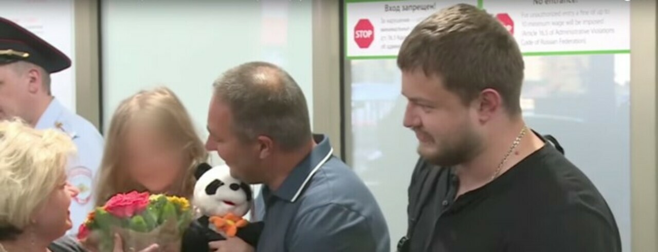 Отец задержанной в Турции девочки хочет лишить ее мать родительских прав — Daily Storm