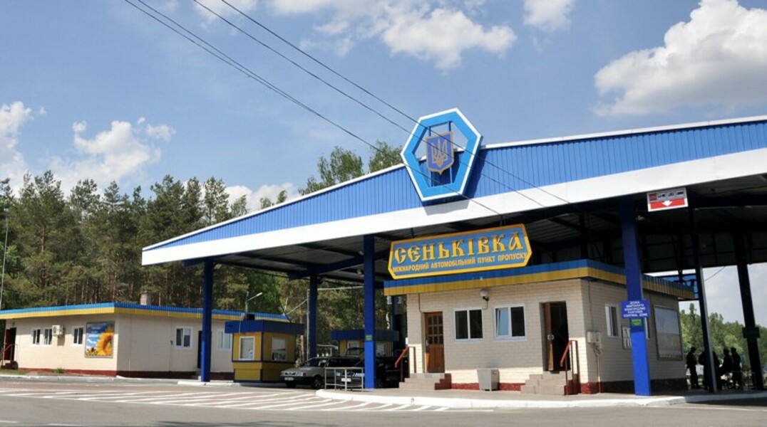 Потребуется заполнить онлайн-анкету и получить загранпаспорт нового образца