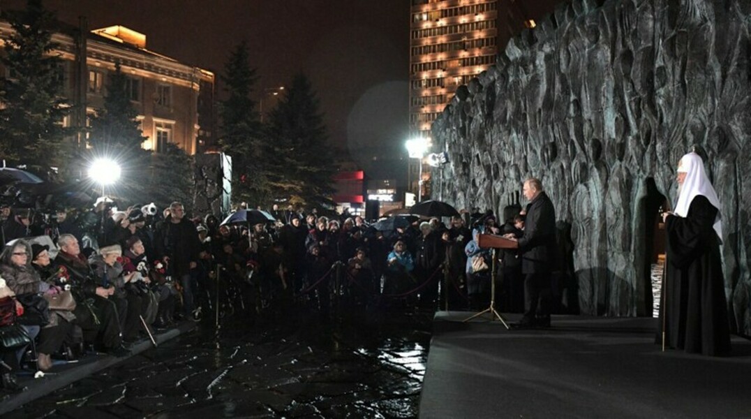 Президент подчеркнул, что только однозначное отношение к репрессиям и память о пострадавших помогут избежать повторения этих событий