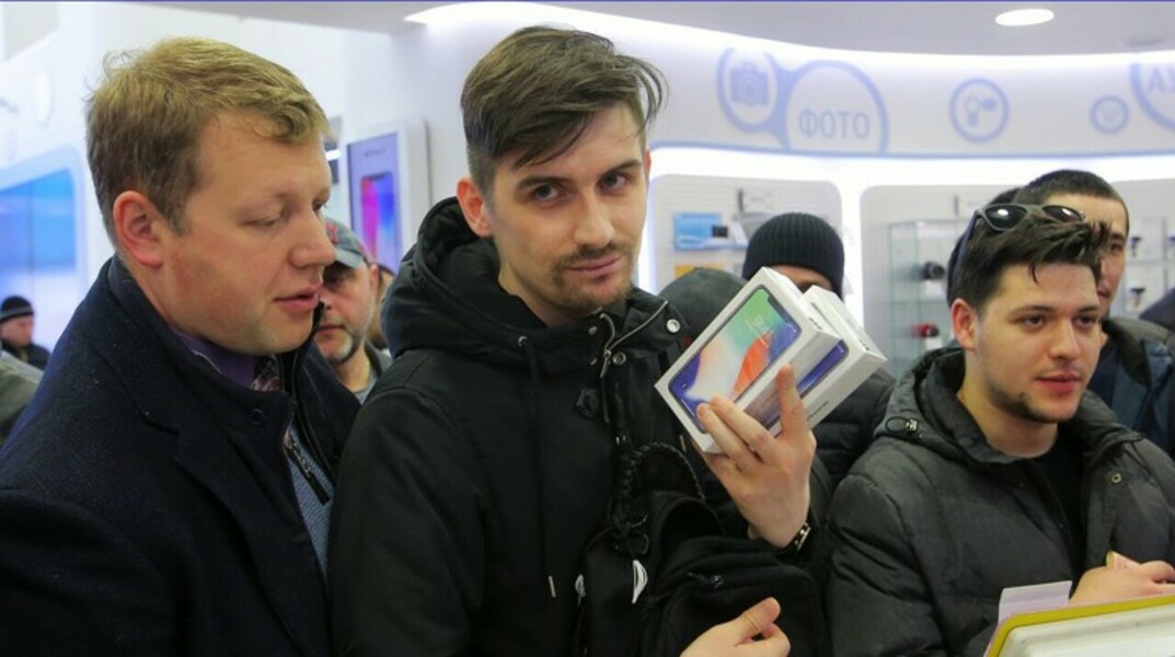 В Москве за утро раскупили самые дорогие iPhone X — Daily Storm