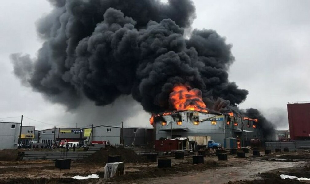 Площадь пожара на рынке под Ростовом-на-Дону достигла 1,5 тысячи квадратных метров — Daily Storm