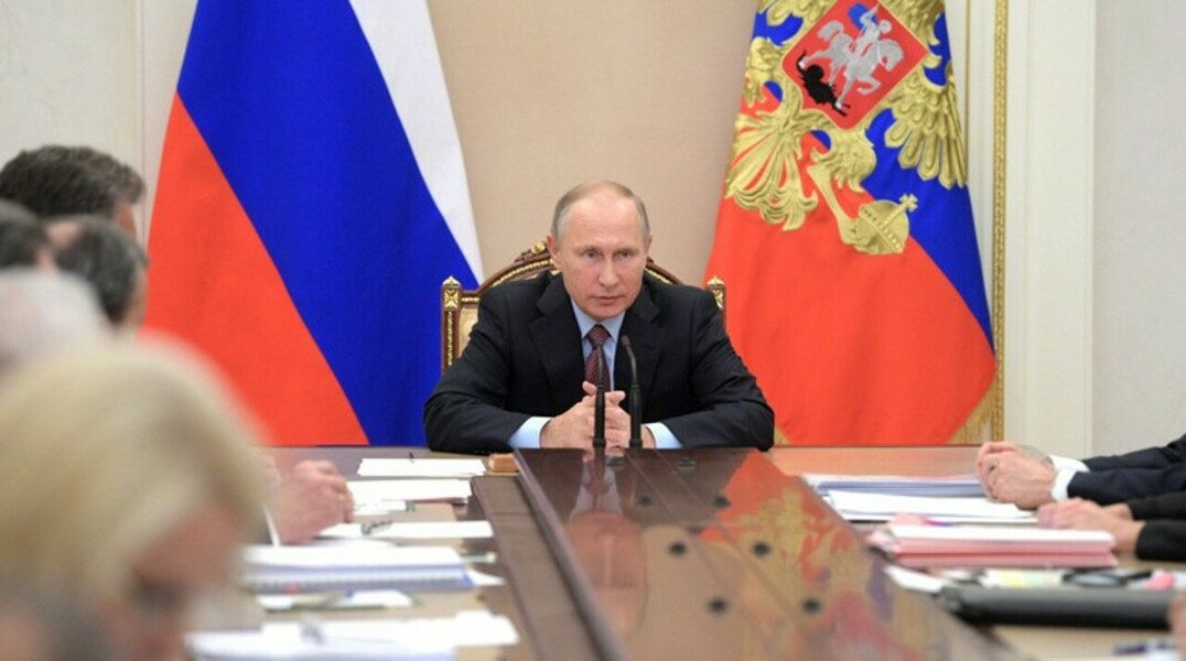 В конце сентября — начале октября президент подписал указы об отставке глав одиннадцати регионов России