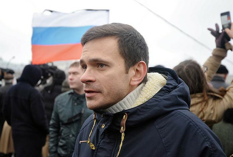 Полиция задержала депутата рядом с его домом днем 28 декабря