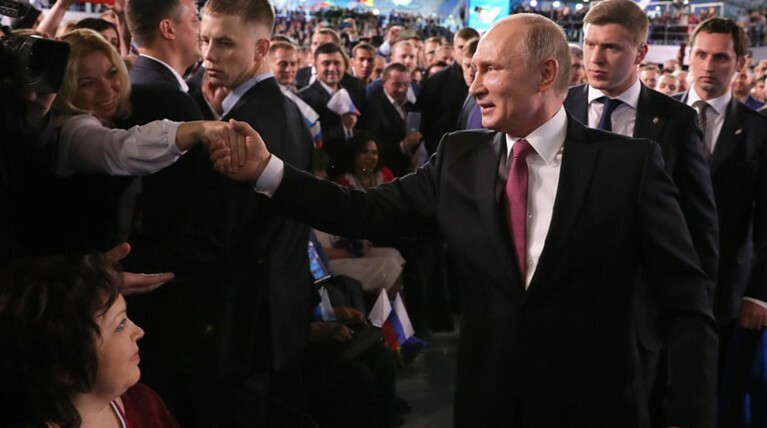 Путин оставил автограф в своем предвыборном штабе в Москве — Daily Storm