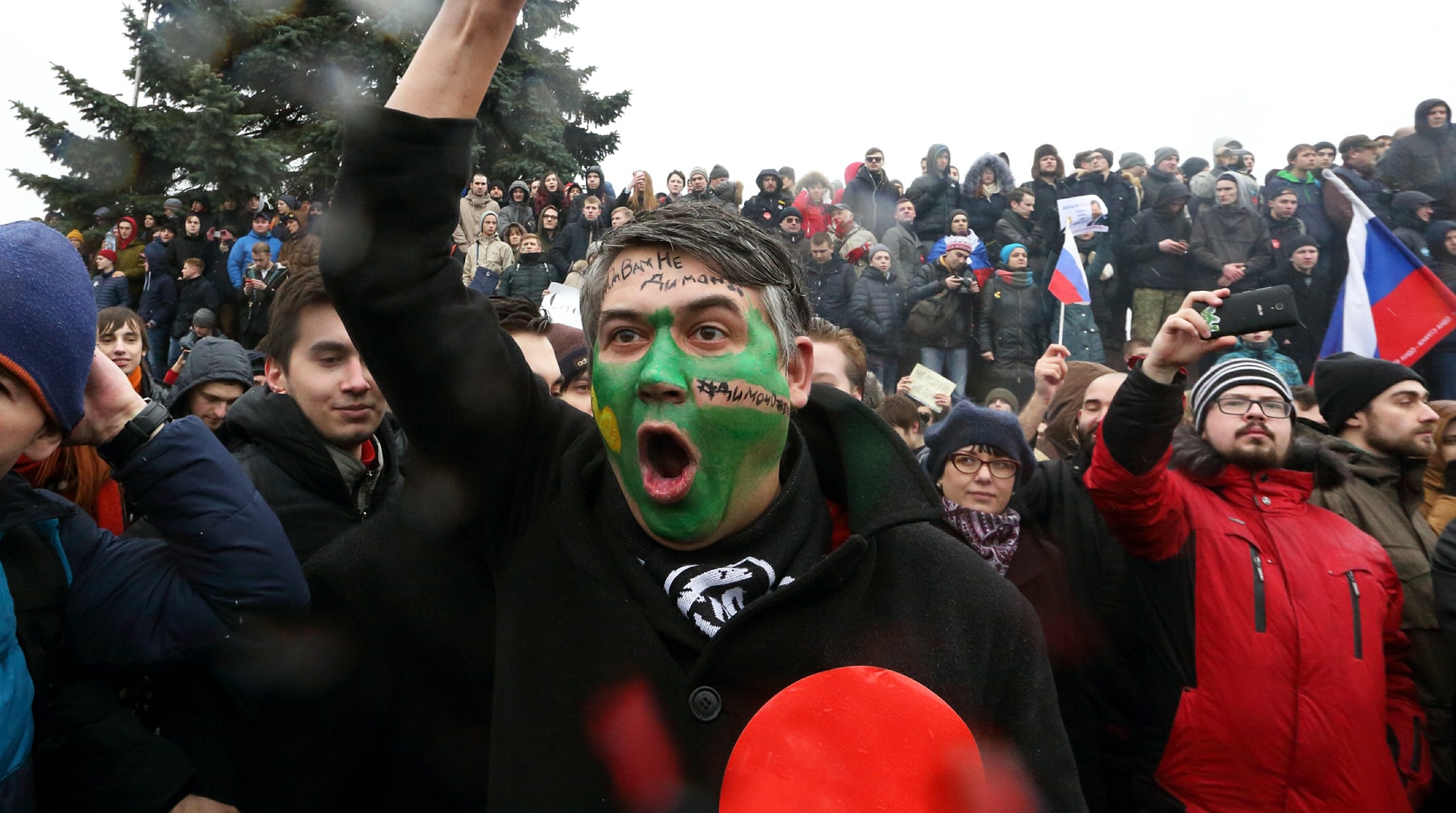 В Москве, как и в Киеве, для организации митинга можно купить все — от сцены до псевдосторонников Фото: © GLOBAL LOOK press/Alexander Kulebyakin