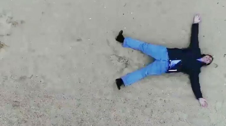 «Это что-то с чем-то»: Саакашвили повалялся в песке в промо к фильму об Украине — Daily Storm