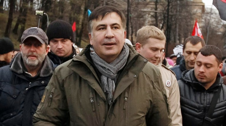 Скрутили руки и посадили в самолет: Саакашвили рассказал о депортации в Польшу — Daily Storm