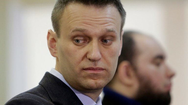 Волонтеру Навального отменили штраф за публикацию фото с Парада Победы 1945 года — Daily Storm