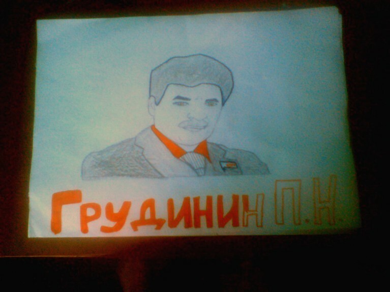 Учительница вырвала из рук школьницы изображение с кандидатом в президенты и отругала девочку