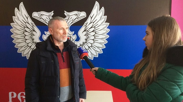 Алексей Журавлев, который часто посещает самопровозглашенные республики, заявил, что попасть под минометный огонь — это «обычное дело»