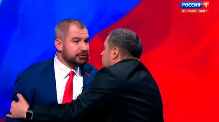 Журналист и доверенное лицо Павла Грудинина перед этим назвал Сурайкина «бандеровским провокатором» Скриншот © Daily Storm