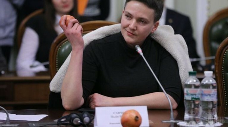 Депутат принесла на заседание парламента фрукты