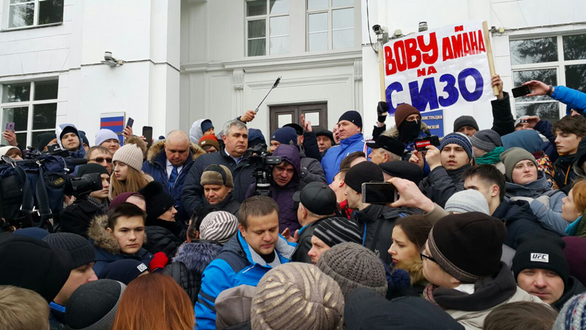 По меньшей мере две тысячи митингующих требуют наказать виновных и обнародовать правду о числе погибших Фото: © Daily Storm/Алексей Голенищев