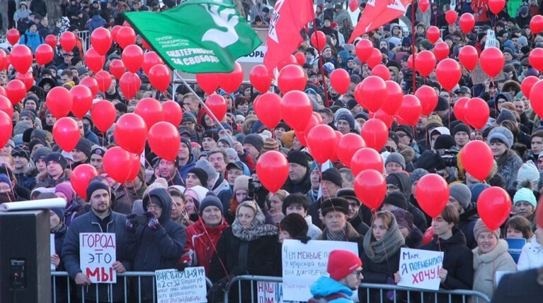 «Против жуликов и назначенцев»: на митинге в Екатеринбурге потребовали отставки губернатора — Daily Storm
