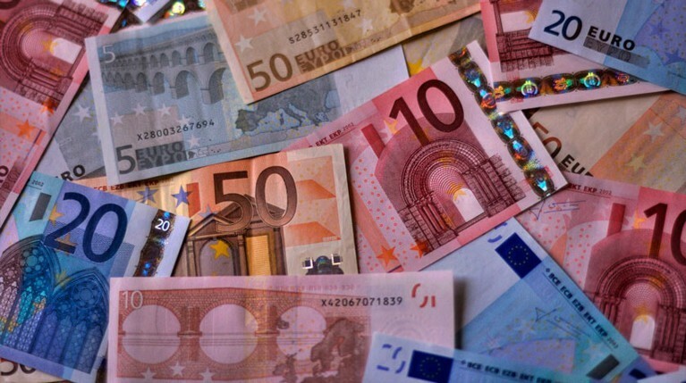 Курс евро достиг 80 рублей в начале торгов на ММВБ — Daily Storm