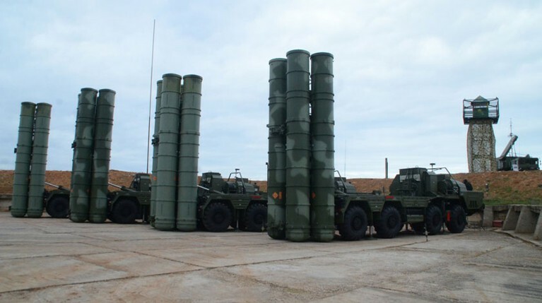 ПВО Сирии отразила 11 ракетных ударов по аэродромам Шайрат и Думейр — Daily Storm