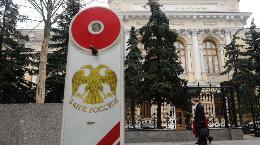 В апрельском обзоре главного финрегулятора отмечается, что прибавка к жалованию составит до 15% Фото: © GLOBAL LOOK press/Anton Belitsky