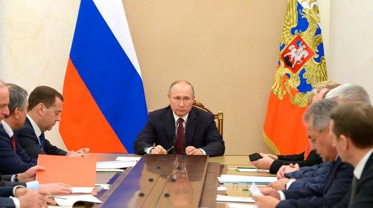 Путин призвал депутатов работать в команде и попросил поддержать Медведева — Daily Storm