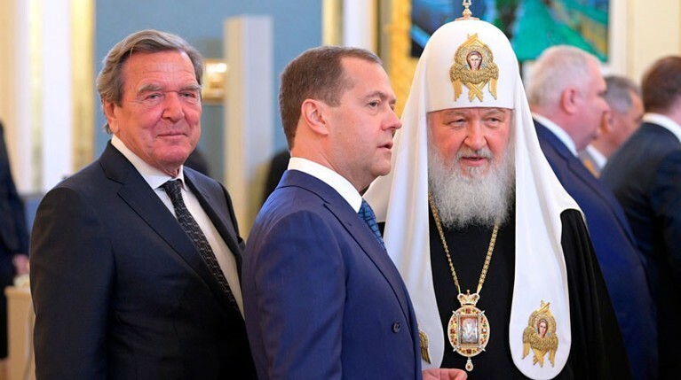 Медведев стал главой правительства России — Daily Storm