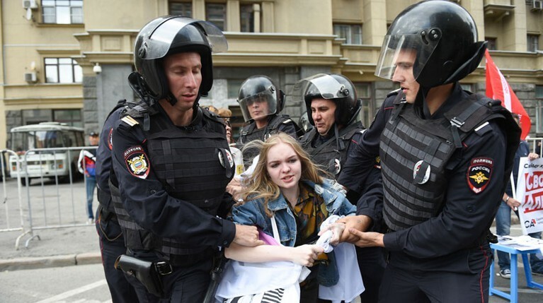 В Госдуме предложили наказывать за привлечение подростков к несогласованным акциям — Daily Storm