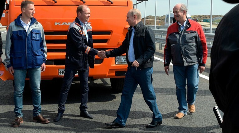 «Поехали!»: за рулем каких автомобилей ездил Путин — Daily Storm