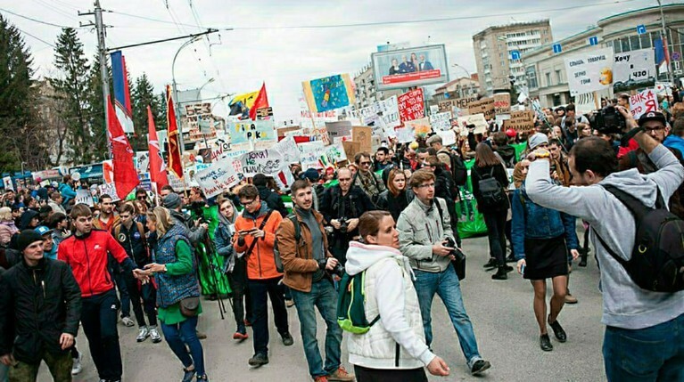 Учить кнутом и пряником: почему «советский подход» не работает с протестной молодежью — Daily Storm
