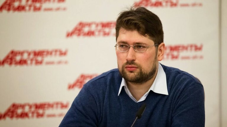 Премьер-министр Дмитрий Медведев поручил Российскому экспортному центру (РЭЦ) проработать вопрос отмены валютного контроля при экспорте