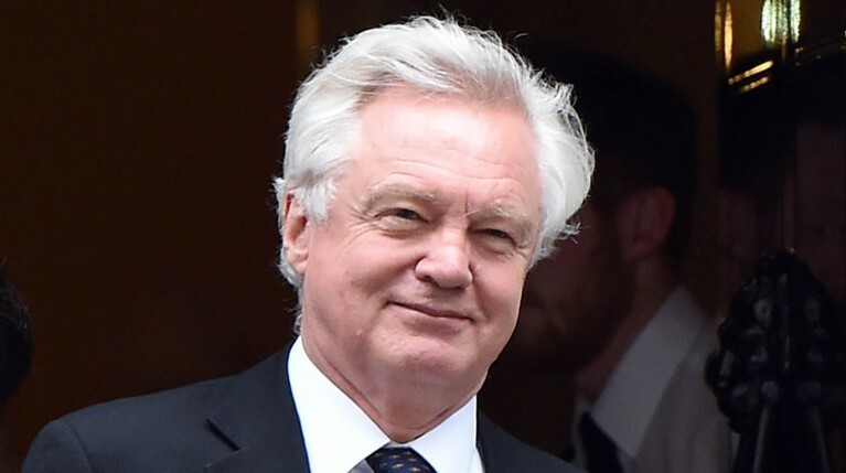 Министр Великобритании по Brexit ушел в отставку из-за разногласий с премьером — Daily Storm